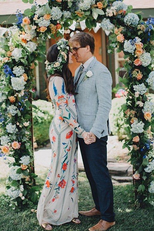 38 Beautifully Modern Wedding Dress Ideas | Colored wedding .