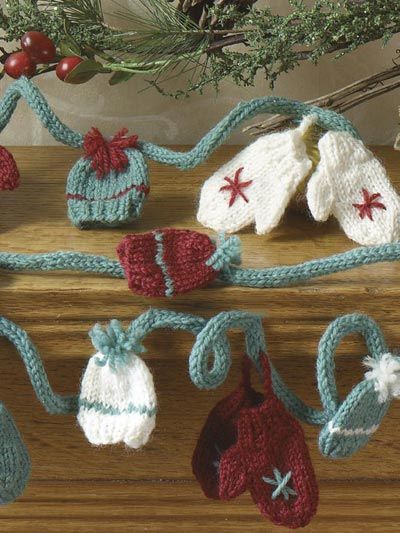 Mini-Mitts & Hat Garland | Christmas knitting patterns, Christmas .