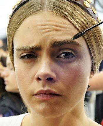 Cara Delevingne Eyebrows - Transplant Surgery | Cara delevingne .