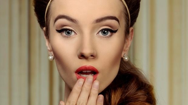 Eyeliner how to: Cat's eyes | Cat eye makeup tutorial, Perfect cat .