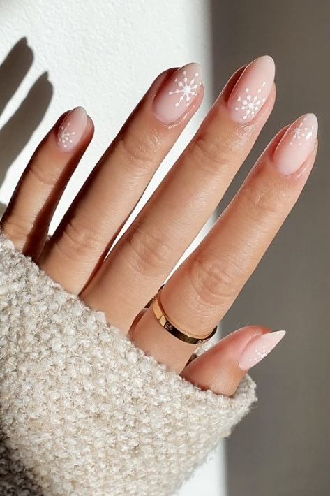40 Simply Beautiful Christmas Nail Designs You'll Love - Your .