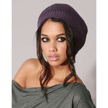 Gorro beanie, y camisa con caida en un lateral. | Hat hairstyles .