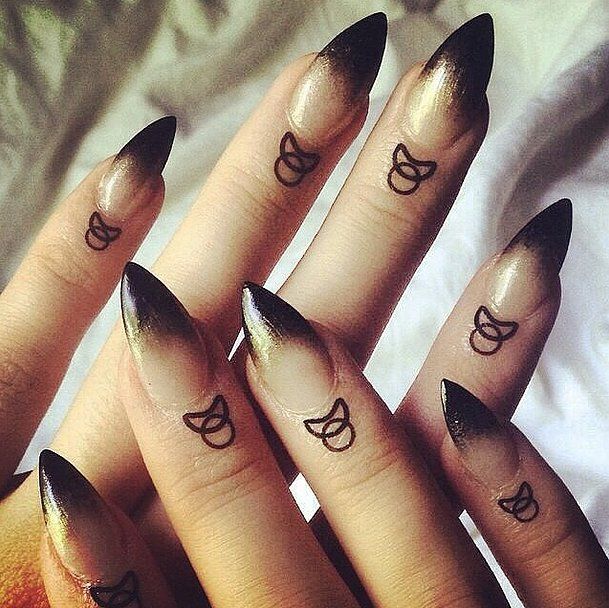 17 Scarily Easy Halloween Nail-Art Ideas to Try at Home | Goth .