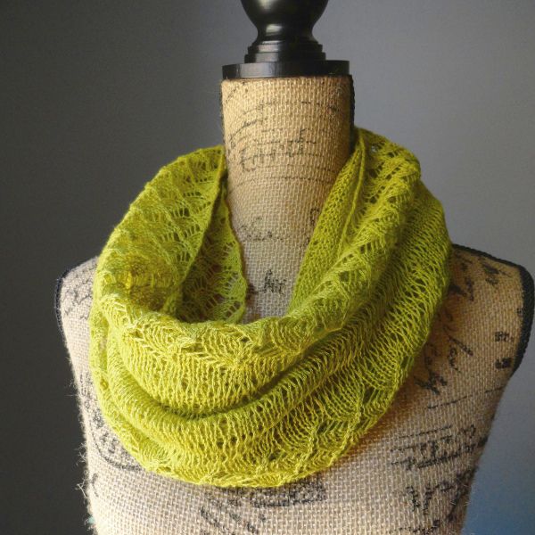 Spring Lace Infinity Scarf - Purl Avenue | Cowl knitting pattern .