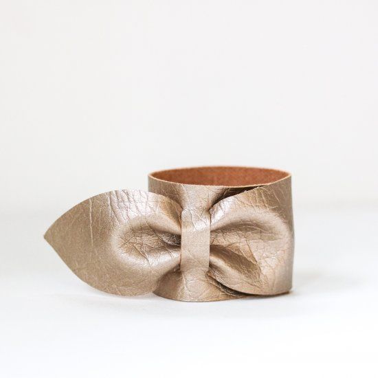Faux Leather Bow Bracelet in 2023 | Handmade leather jewelry, Diy .