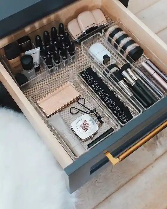 40+ Genius Makeup Organization Ideas | Makeup drawer, Makeup .
