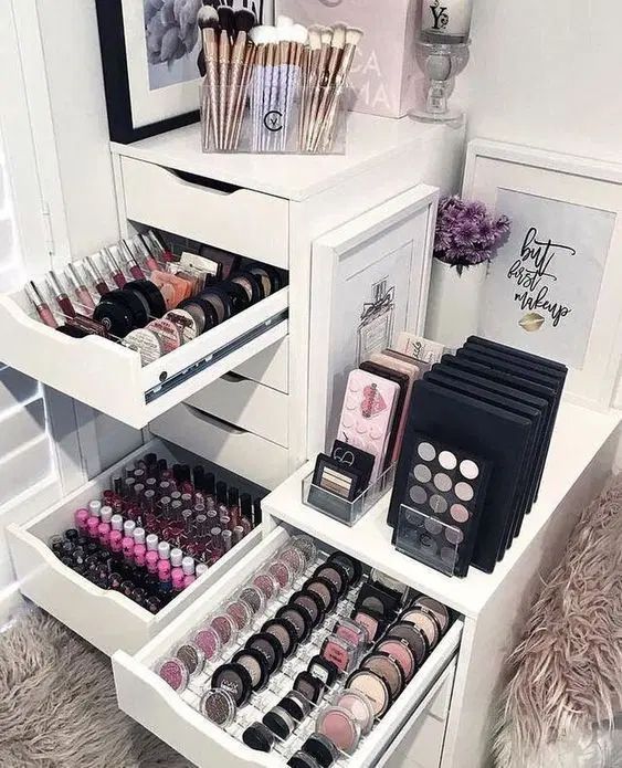 The best makeup storage ideas for small spaces | Bedroom .