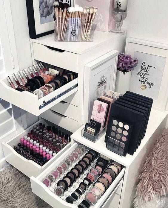 The best makeup storage ideas for small spaces | Diy makeup .