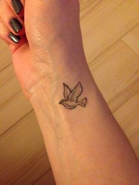 61 Small Dove Tattoos and Designs with Images | Small dove tattoos .