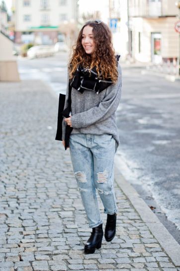 25 Ways to Look Feminine in Baggy Jeans | Baggy jeans, Jeans .
