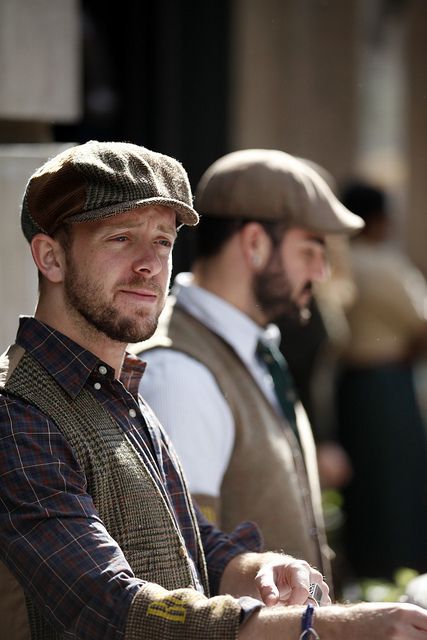 Fall Men Outfits With Flat
      Caps