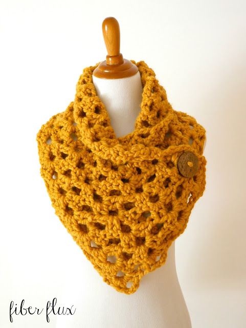 Free Crochet Pattern...Autumn Morning Button Cowl! | Crochet cowl .