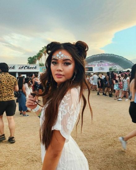 What To Wear To Coachella This Year - Society19 | Festival makeup .