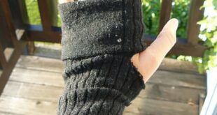 Make super easy fingerless gloves out of socks | Gloves diy, Diy .