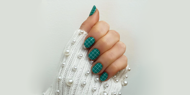 Geometric Nail Art With
      Contact Paper