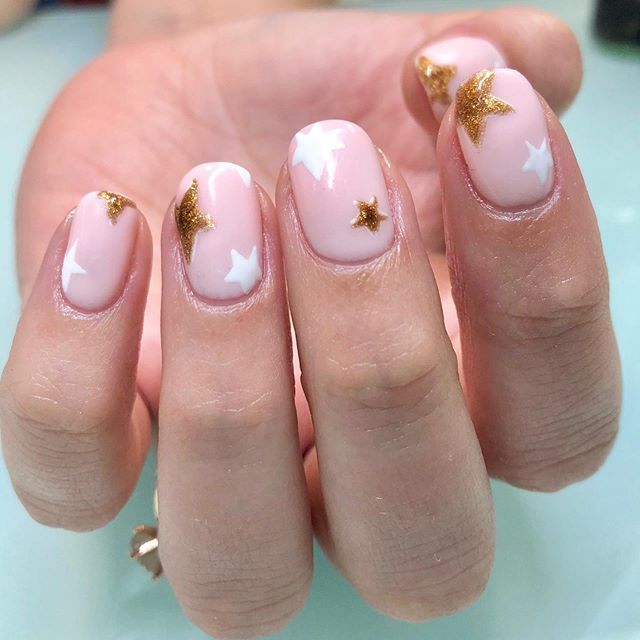 Pink Nails with white and gold stars | White nails with gold, Pink .