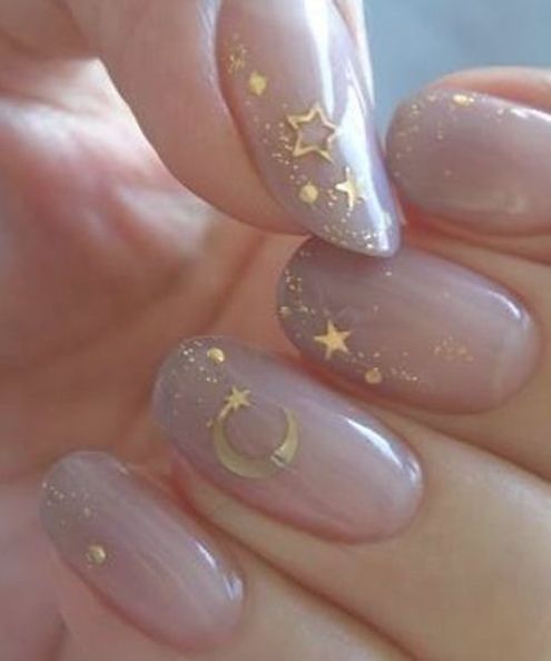 Nice nail art design with golden stars and the moon | Manicura de .