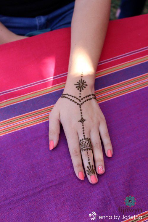 small simple henna - wrist to finger - chain - delicate - fijnwyn .