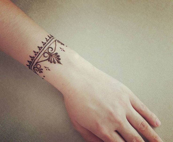 Pin by Sheezay on مہندی(Mehndi) | Henna designs wrist, Wrist henna .