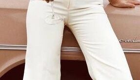 Pin by Maria Sol Bonica on Style | White pants outfit, Flare pants .
