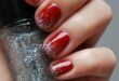 Simple, classy red and silver holiday nails | Manicura de uñas .