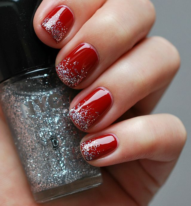 Simple, classy red and silver holiday nails | Manicura de uñas .