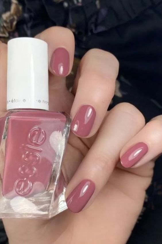 10 Must-Have Nail Polishes for a Festive and Glamorous Holiday .