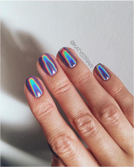 We are OBSESSED with these holographic nails! | Holographic nail .