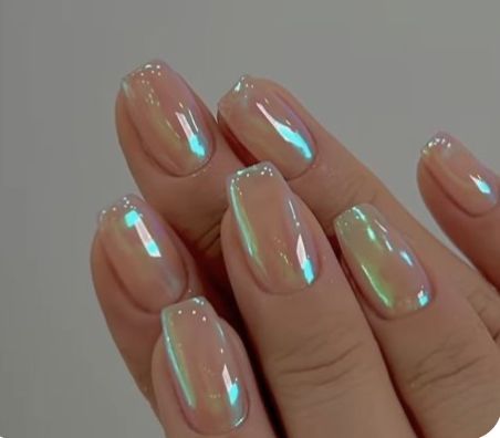 Holographic short nails | Manicura de uñas, Manicura para uñas .