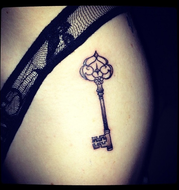 Pin by Amanda Isley on Tattoos | Key tattoos, Key tattoo designs .