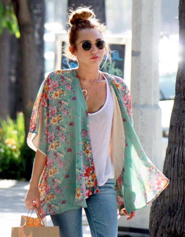Summer Trend: The KIMONO | Kimono fashion, Fashion, Cloth