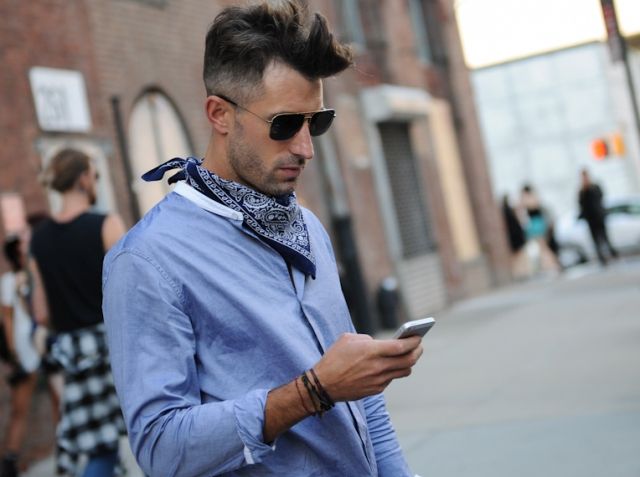 20 Men Outfits With Bandana Scarves | Beauty | Bandana outfit .
