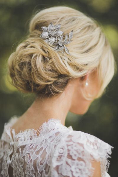 Modern Bistro Wedding | Loose curls wedding, Wedding hairstyles .