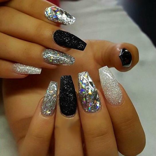 20 Nail Designs For New Years Eve You Need To Copy - Society19 .
