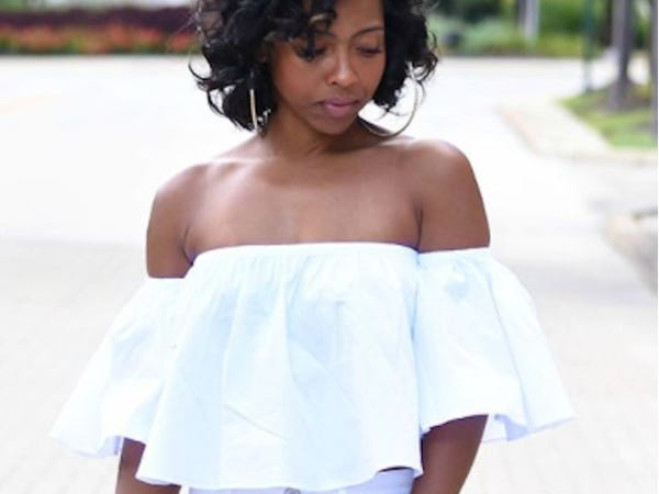 How to Wear an Off-the-Shoulder T