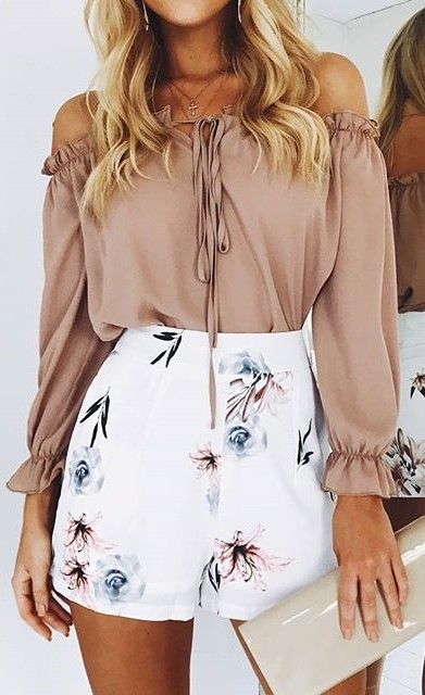 Who else is obsessed with off shoulder tops? | Cute outfits .