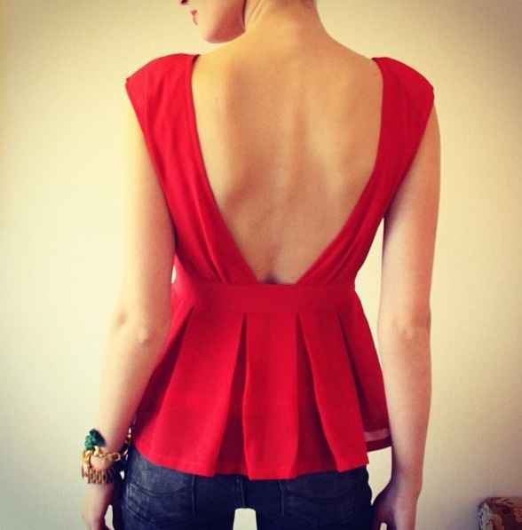 How To Wear: Open Back Tops 2023 | FashionGum.com | Look fashion .