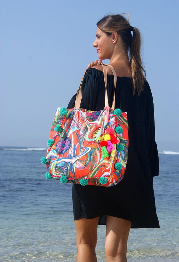 SALE! Pompom Tote bag/Tassels bohemian bag/Summer beach bag .