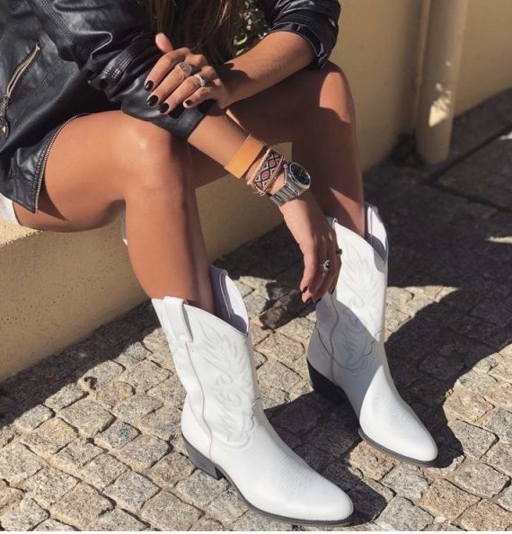 Outfit Ideas With White Boots
     