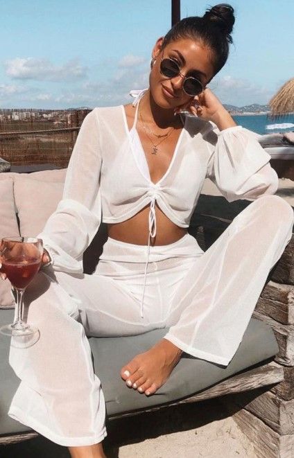 15+ Beautiful Cozy Beach Outfit Ideas for Summer - Bacayux | Beach .