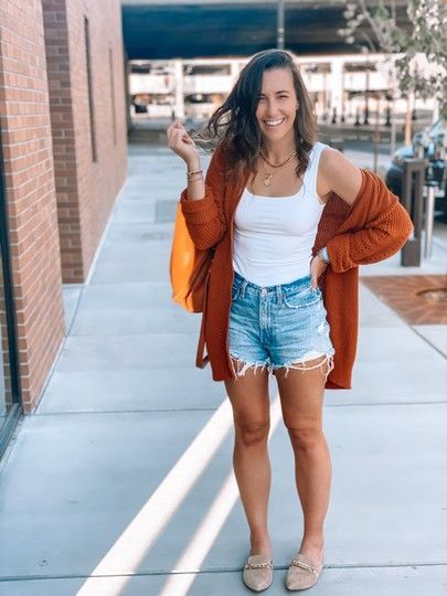 Shop this pic from @kelly.cerri | Sweater outfits fall, Shorts and .