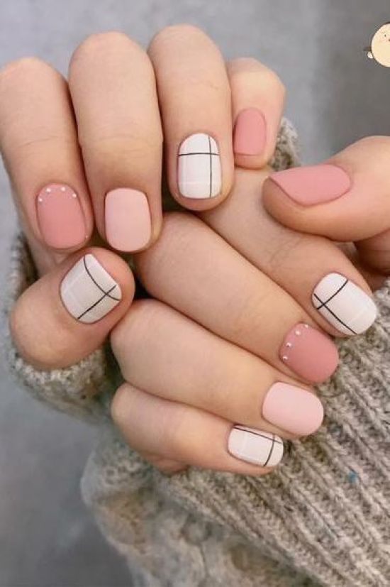 Random and Simple Acrylic Nail Art Idea That Everyone Can Try .