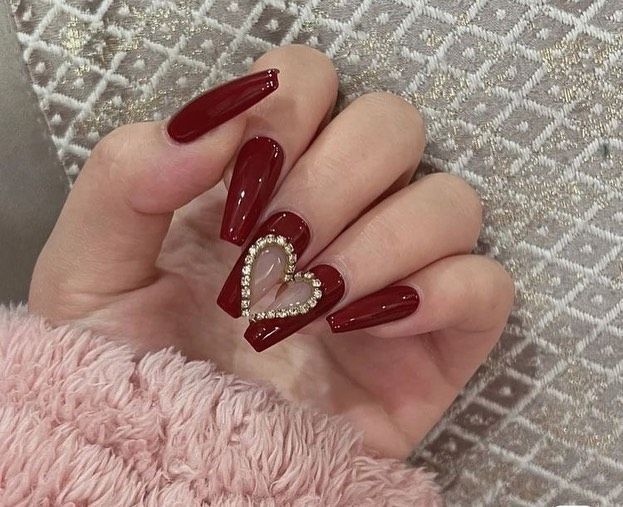 45+ Stunning Red and Gold Nails For A Sophisticated Manicure | Gel .