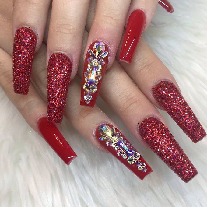 ♡ ; Pinterest : @ XOkikiiii | Red sparkle nails, Red acrylic .