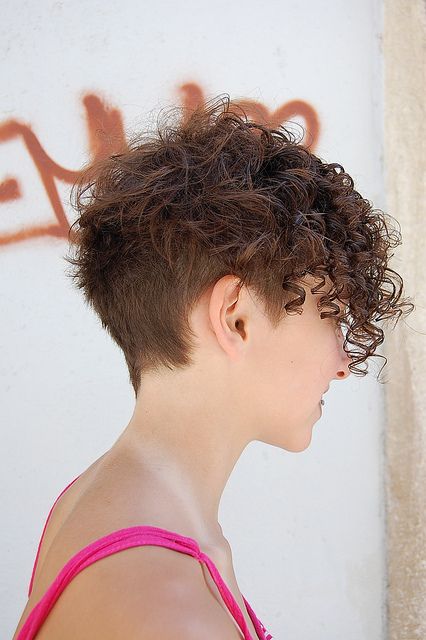 curly short | Curly pixie hairstyles, Short curly haircuts, Short .