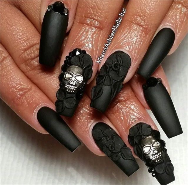 Instagram Halloween Beauty Inspiration | Skull nails, Gothic nails .