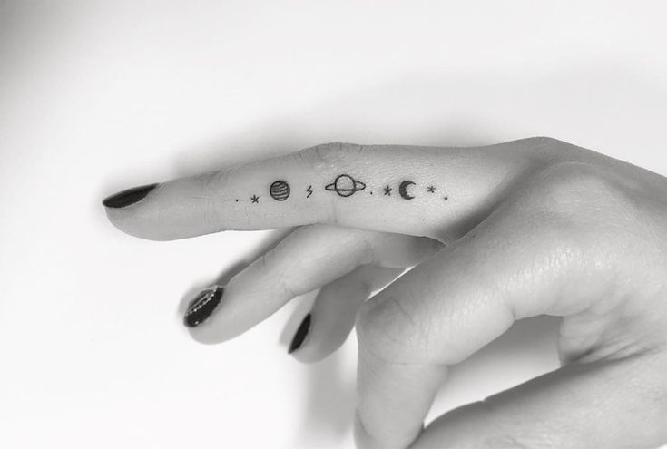 Finger Tattoos - Tattoo Insider | Finger tattoo designs, Finger .