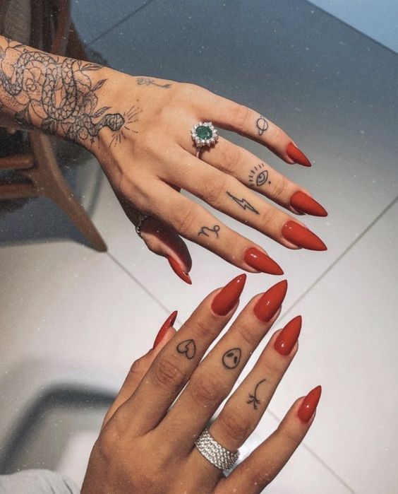 MUST READ: Hand Tattoos For Women - Get Your Cool Ideas, Designs .