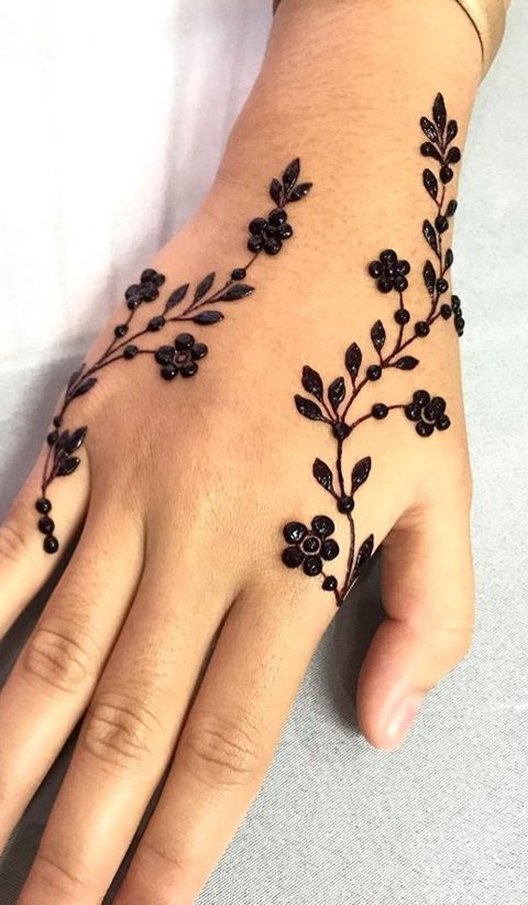 Pin by Shaima Alam on Mehendi | Henna tattoo designs simple .