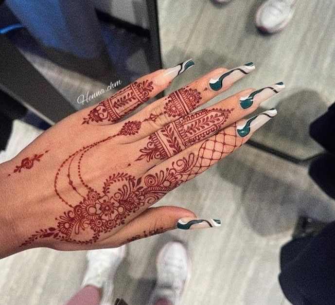 Pin by Nusaybah on Henna | Henna tattoo designs, Henna designs .